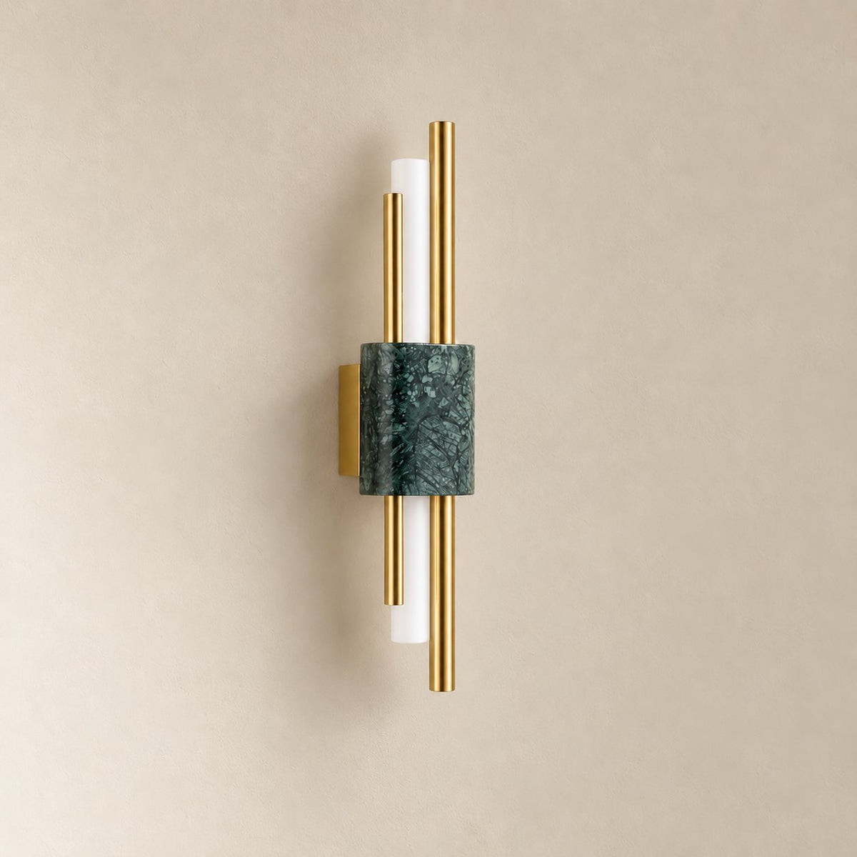 Alcochete asymmetric wall sconce in green marble and gold, 50 cm, unlit on a plain plaster wall.