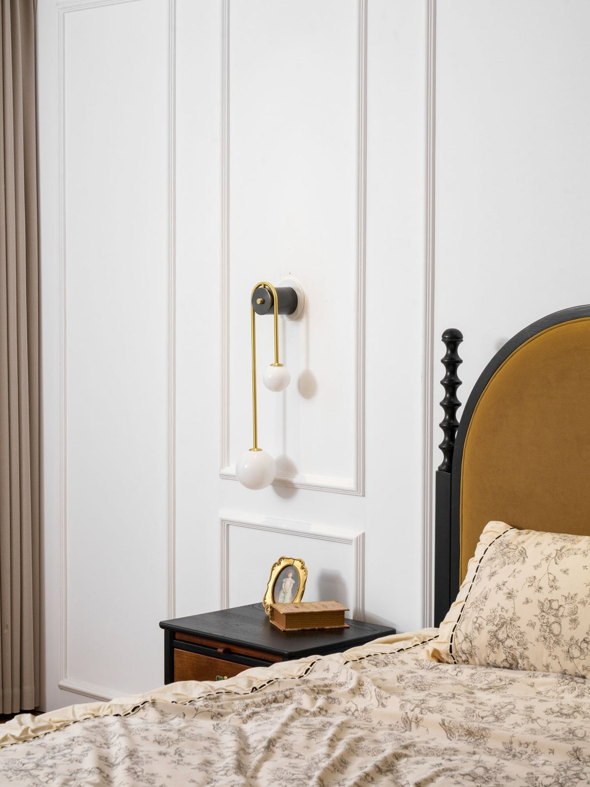 Curved brass arm sculptural profile of Alcoutim