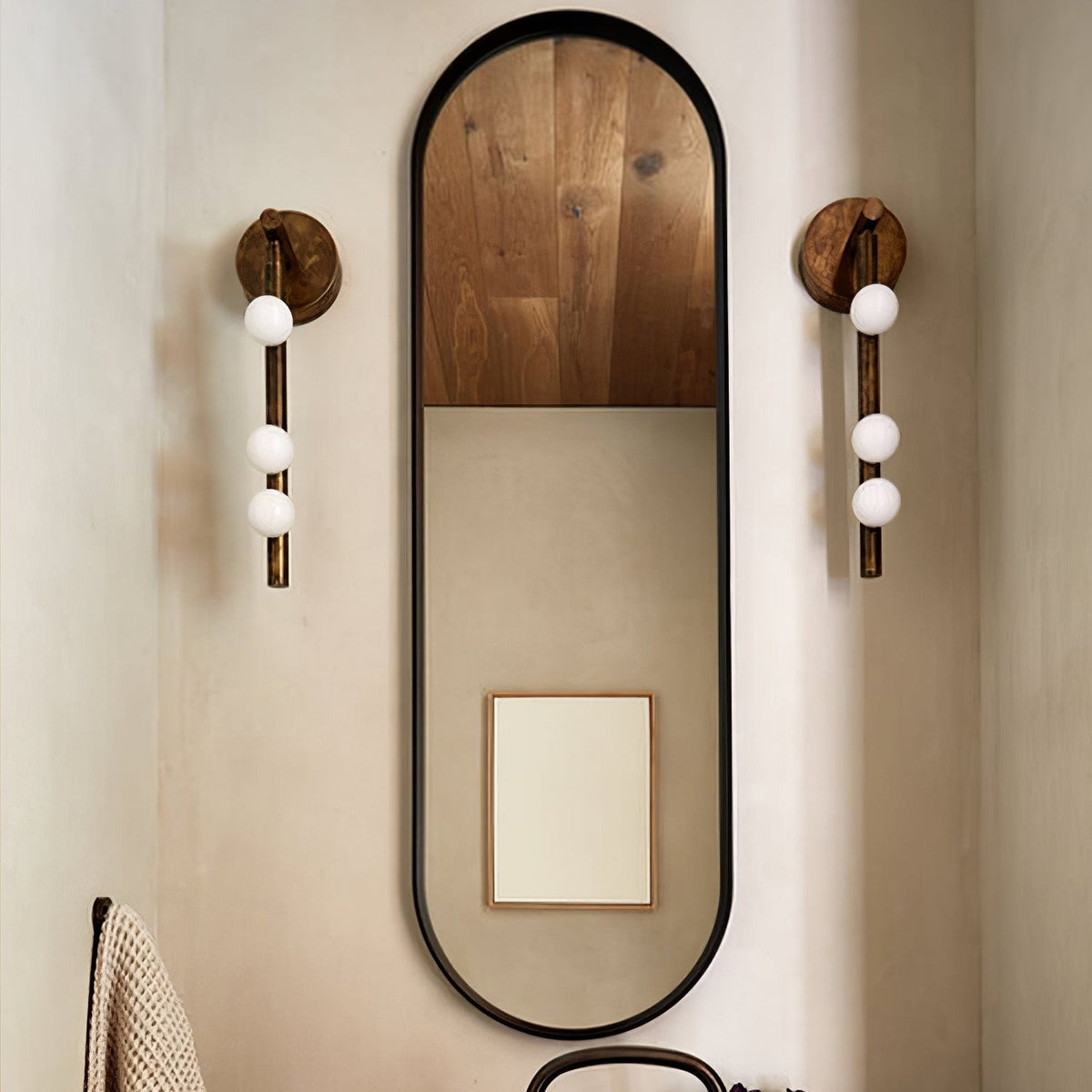 Four-head sconce showing warm light diffusion pattern