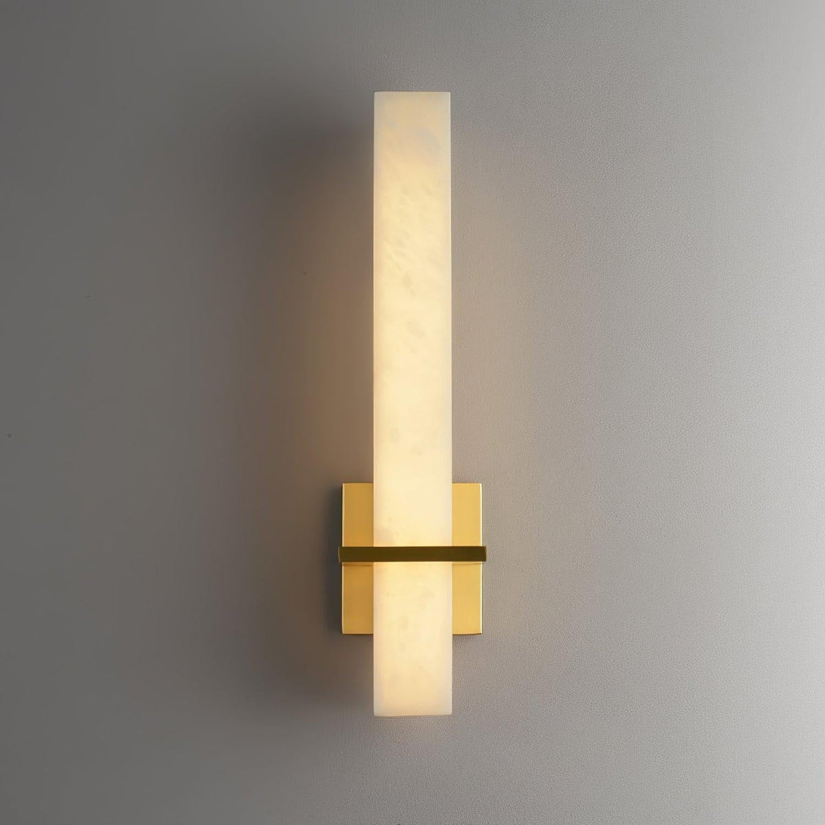 Nickel hardware variant, natural daylight studio shot