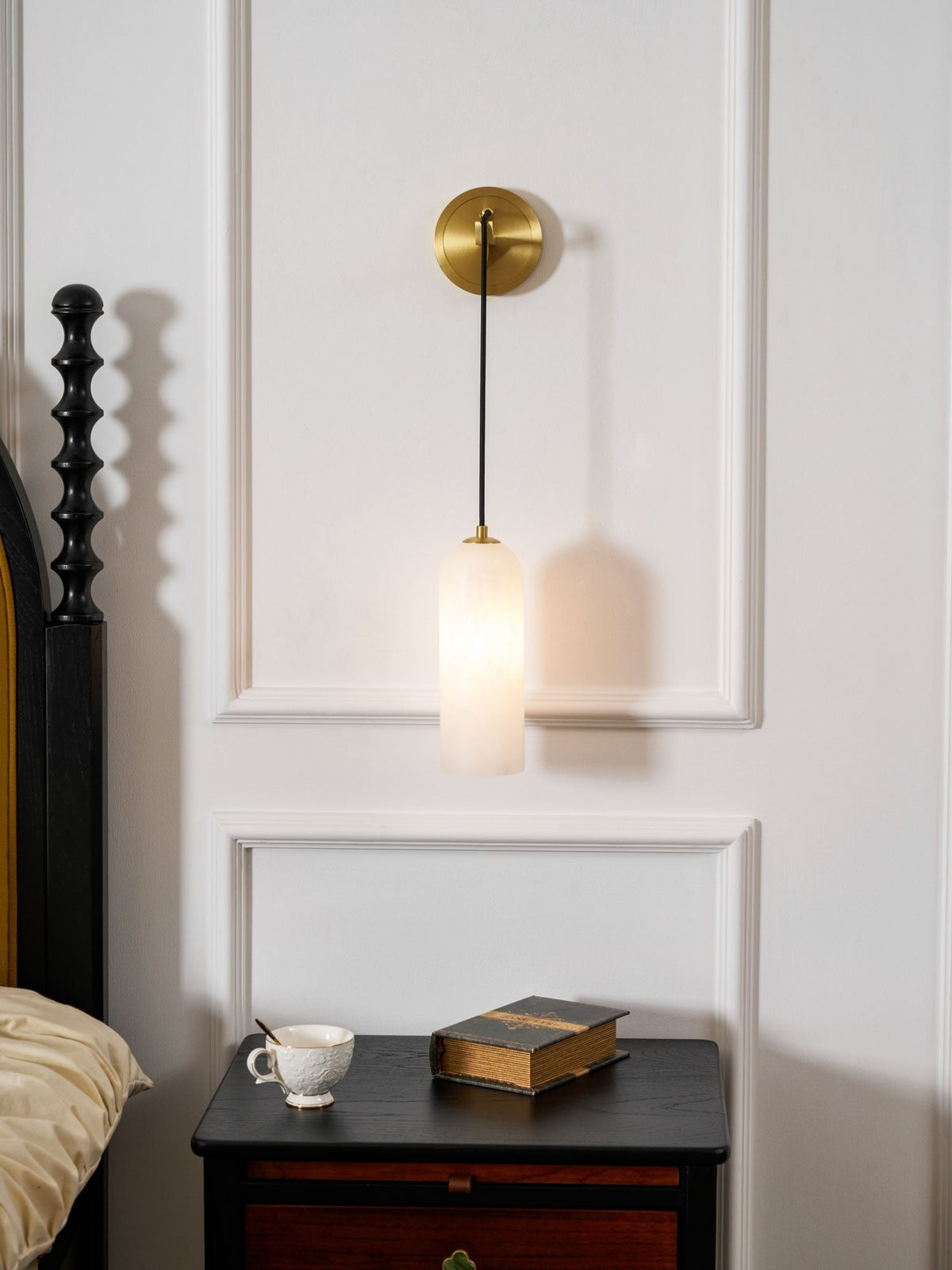 Zêzere alabaster wall sconce on accent wall