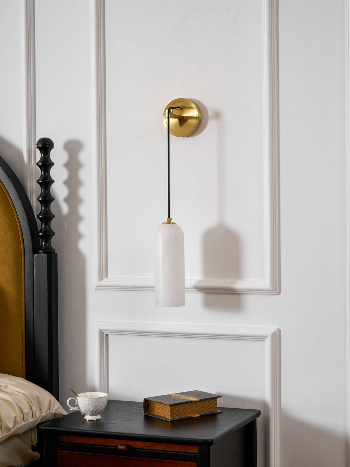 Zêzere alabaster wall sconce, product detail photography