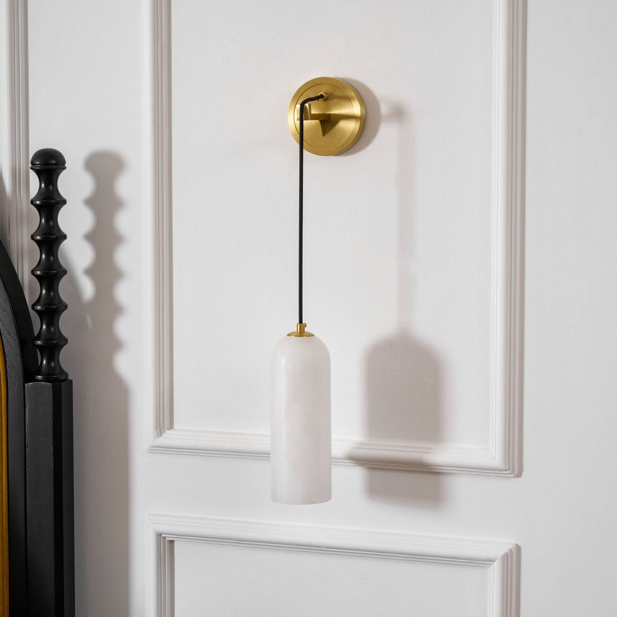 Zêzere wall sconce brass and alabaster, artistic shot