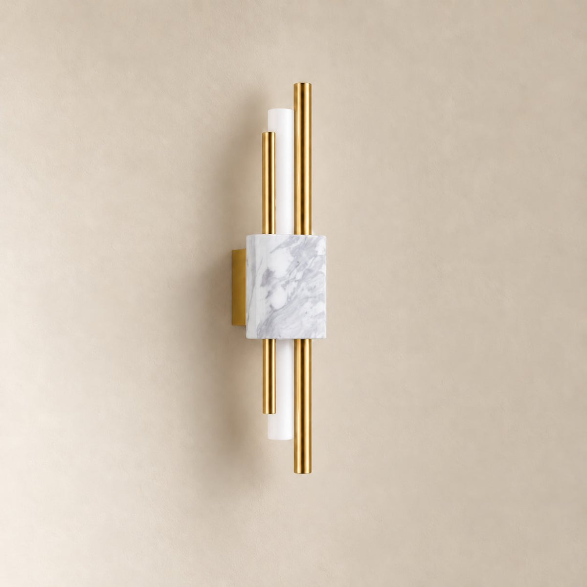Alcochete asymmetric wall sconce in white marble and gold, 50 cm, unlit on a plain plaster wall.