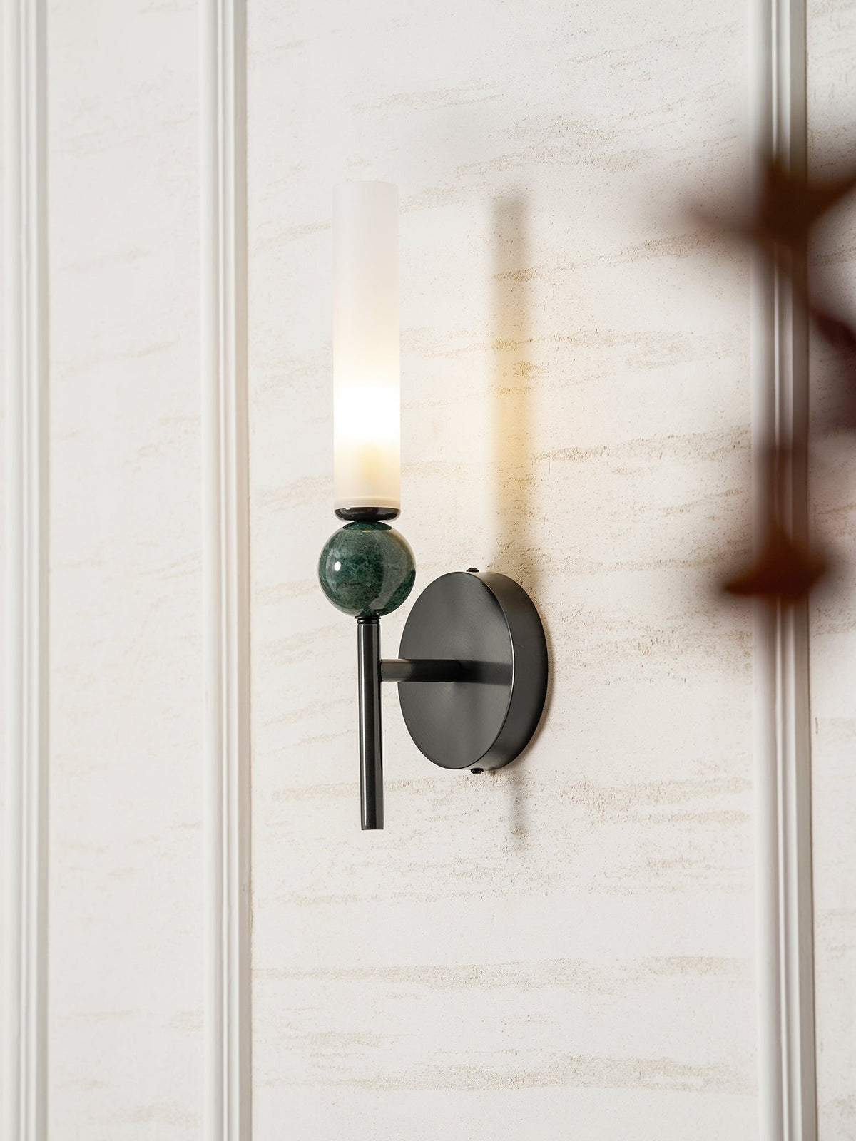 Aljezur wall sconce electrical specifications, 240V compatibility