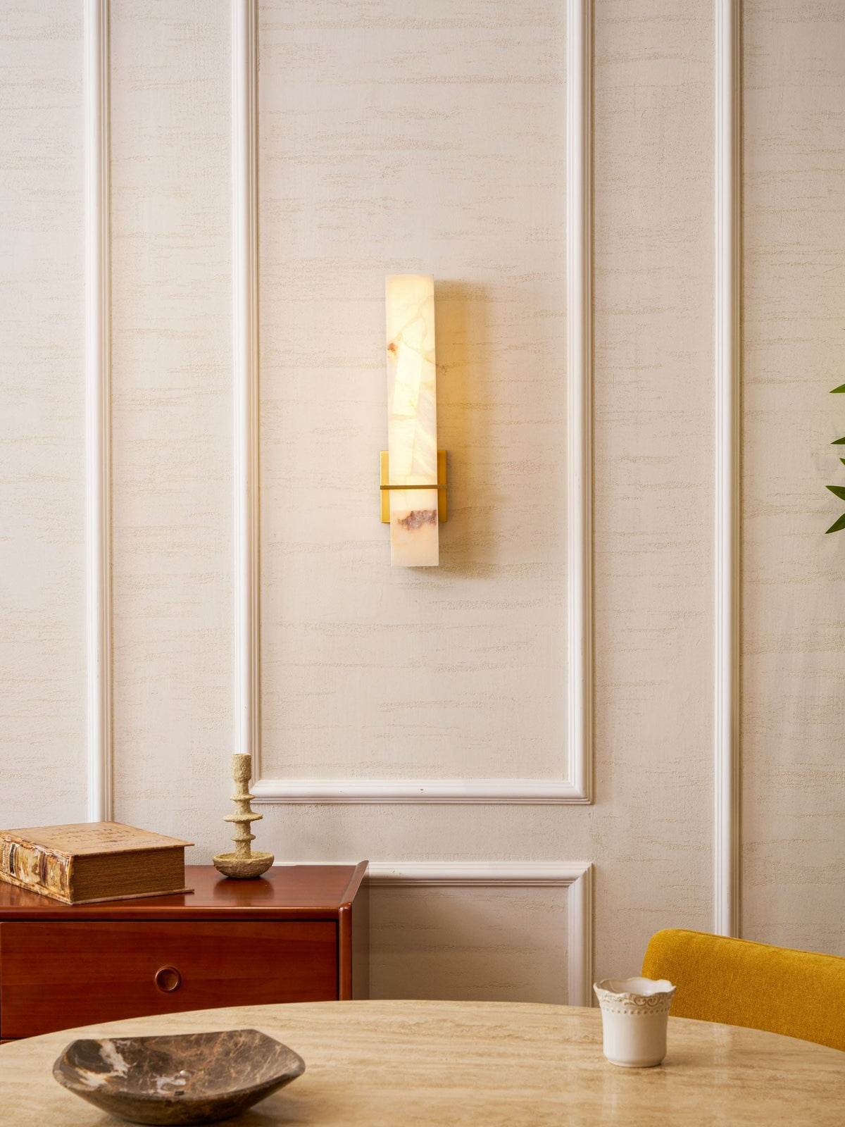 Amieira alabaster sconce, dimmer switch control detail