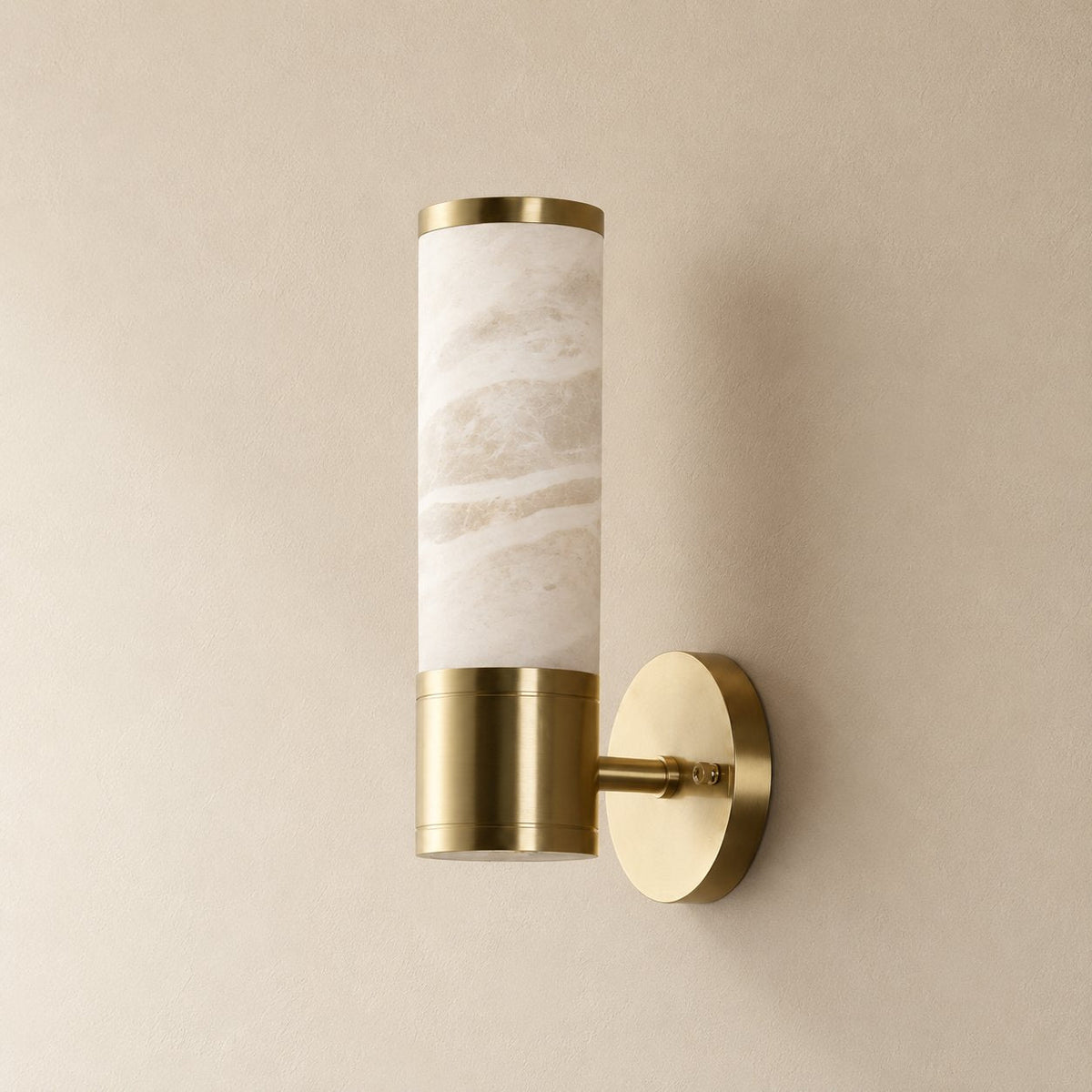 Beja alabaster wall sconce, 28 cm, single shade, unlit on a plain plaster wall.