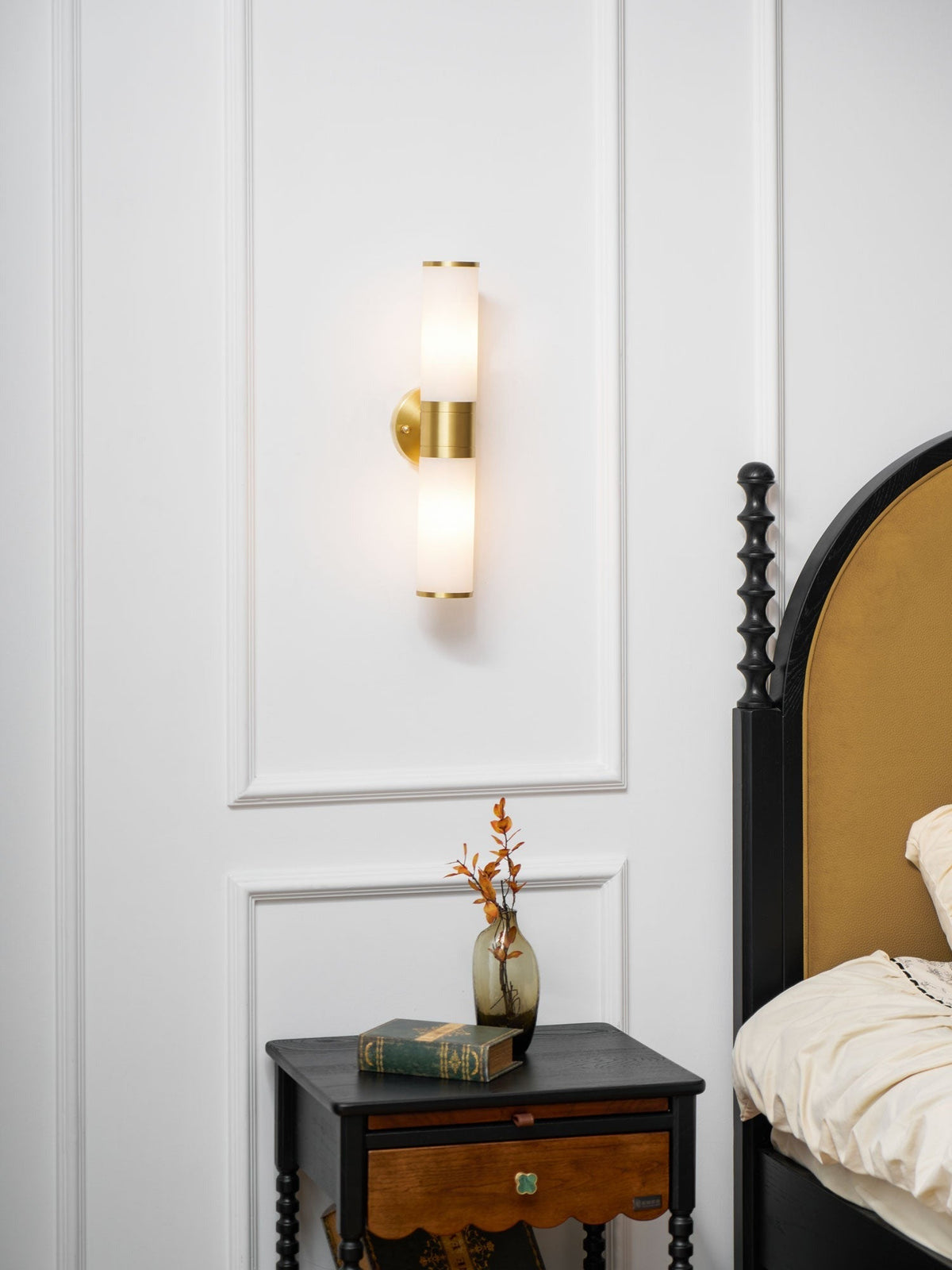 Beja color finish, gold and white palette